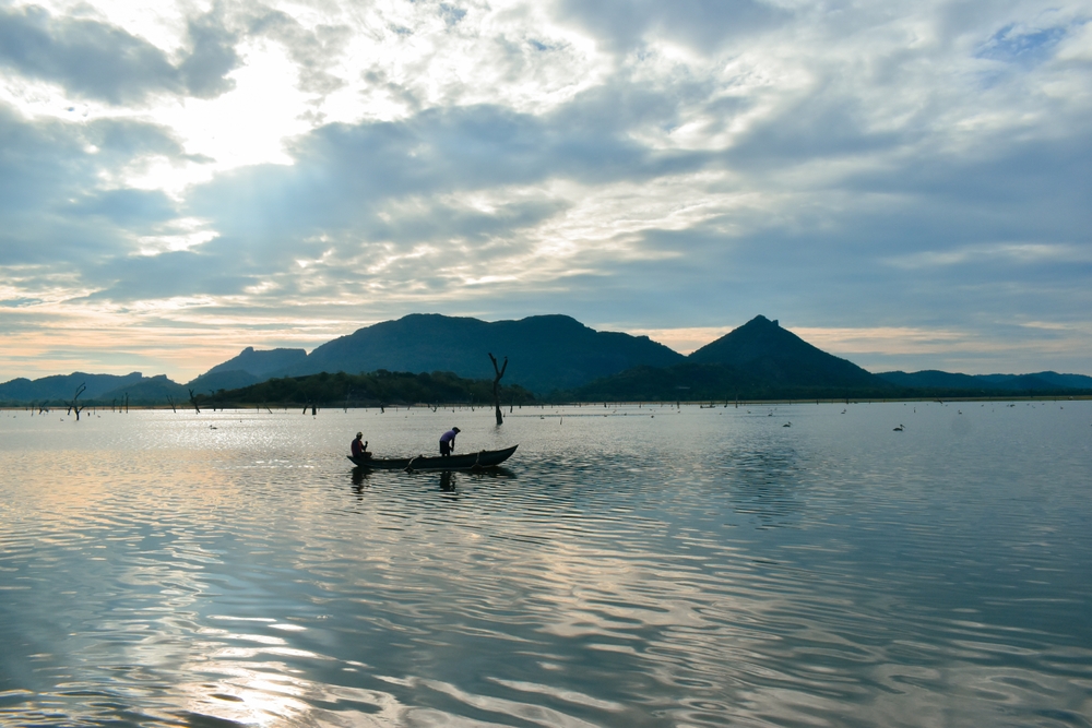 Sri,Lanka,Fishing,Boat,At,Kandalama,Lake